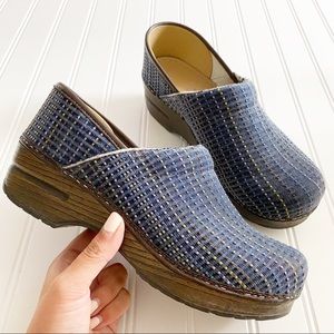 DANSKO chambray denim embroider dot clogs 38/7.5-8